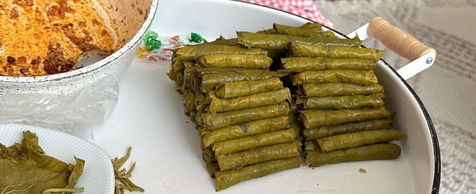 Sarma sararken kenarları katlamama rağmen piştikten sonra açılıyor kenarları bunun formülü ne cidden?