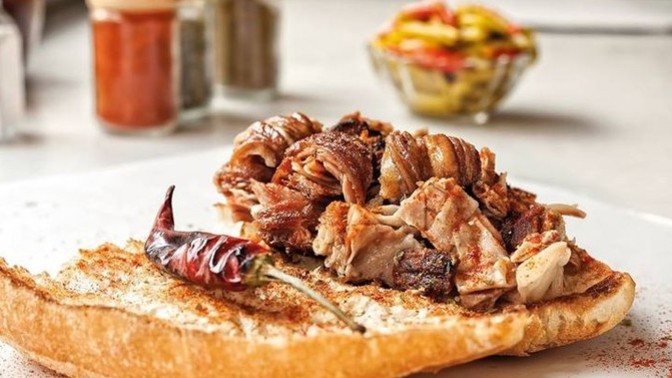 Ekmek arasına yakışan en iyi sokak lezzeti nedir?
