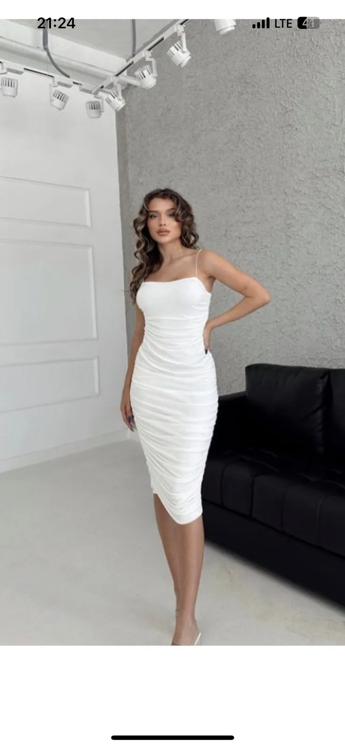 Beyaz elbiselerden hangisi daha güzel?