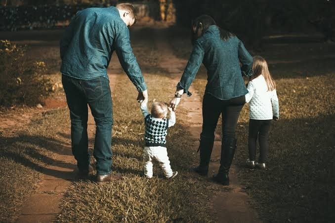 Cocuklar anne ve babalarinin eseri midir? Ne gorurse onu mu yansitir?