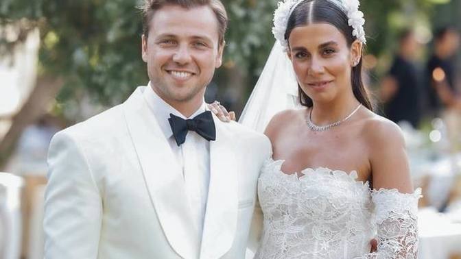Tolga Sarıtaş Evlendi! Eşi linçlere maruz kaldı o kadar çirkin mi?