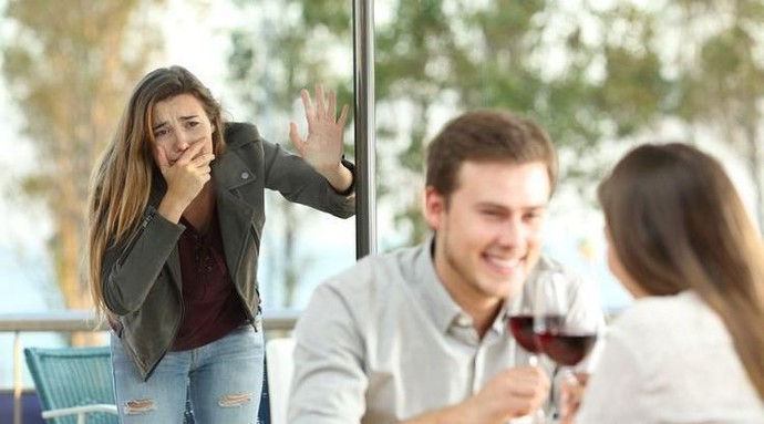 Bir etkinlikde eski sevgilinizle karşılaşırsanız orayı terk eder misiniz?