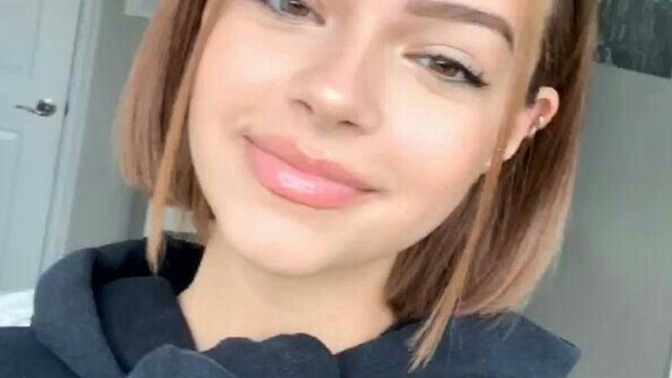 Kızlar bu kızın saç rengi ne acil ama?