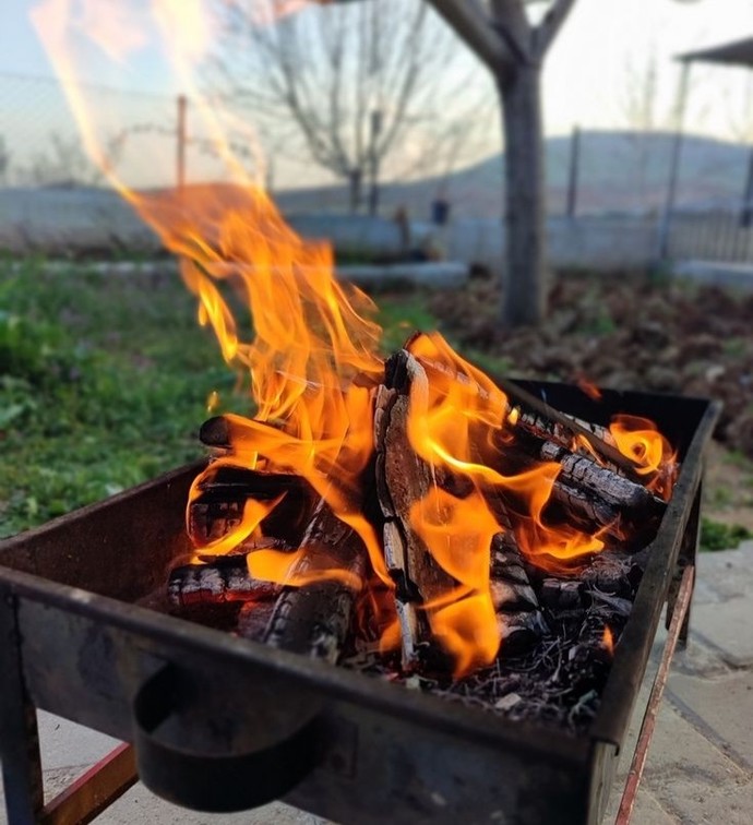 Mangal yakmak sanatsa sizin evde o sanatçı kim:)