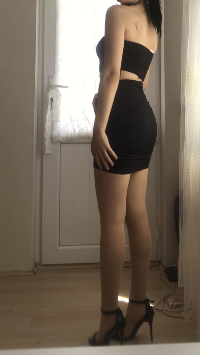 Sizce mini elbise yakışmış mı?