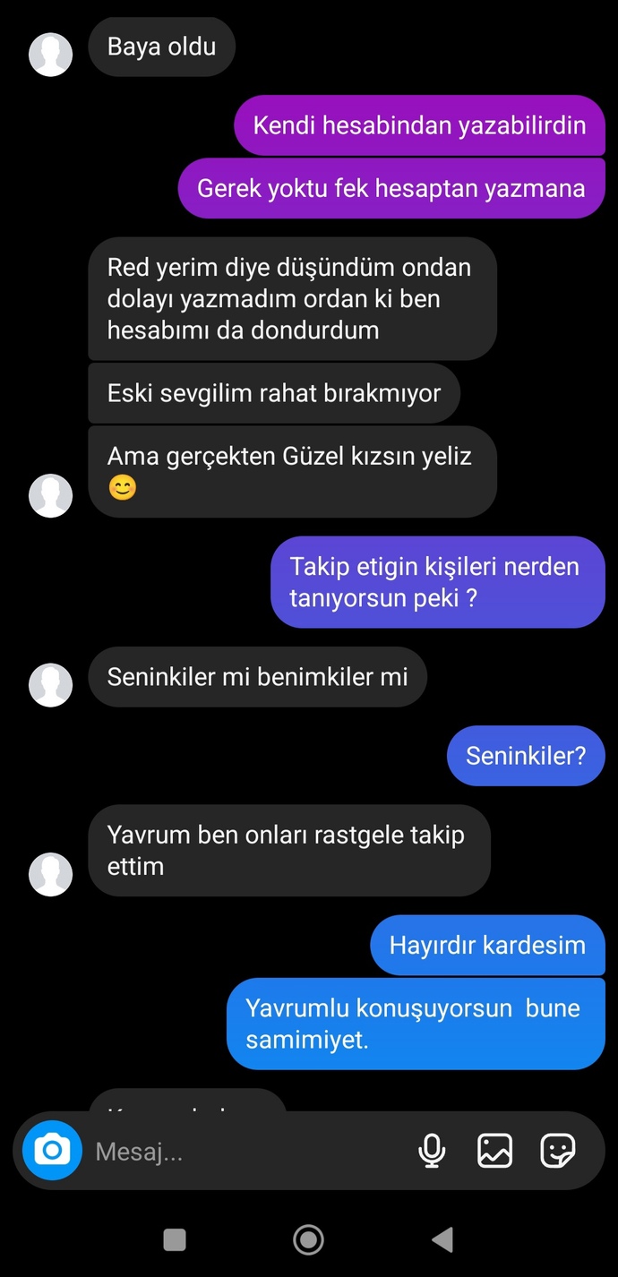 Kendini gizleyen bu erkek kim sizce, çözsek mi canlar?