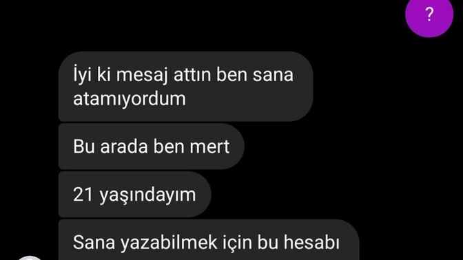 Kendini gizleyen bu erkek kim sizce, çözsek mi canlar?