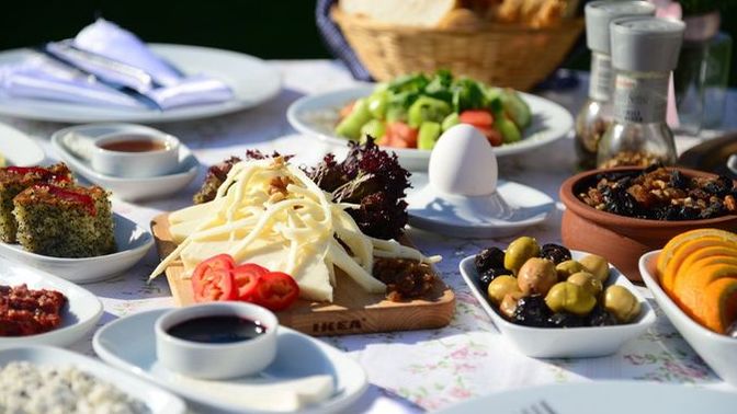 Pazar kahvaltısı evde mi yoksa dışarıda mı daha güzel olur?