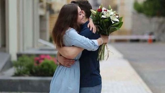 İlişkinin ilk aylarında kızları hangi hediye mutlu eder?