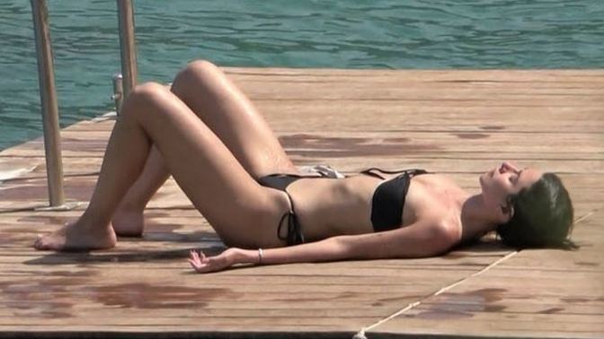 Nesrin Cavadzade fit fiziğiyle ilgi odağı oldu! Sence nasıl olmuş?