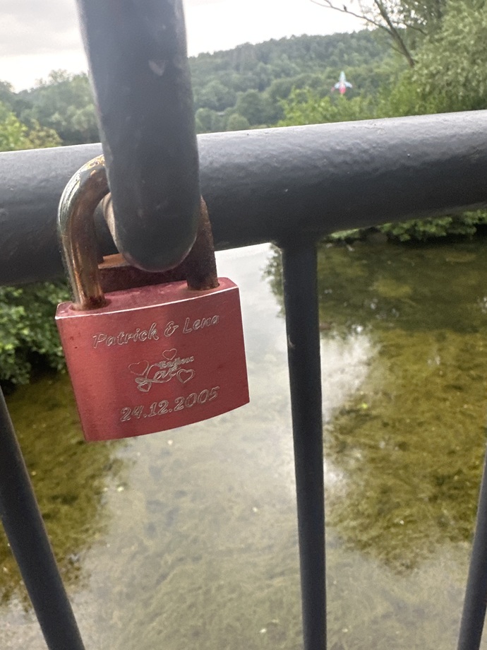ZOOMLADIM SİZİN İÇİN:bu tarz şeyler romantik mi?