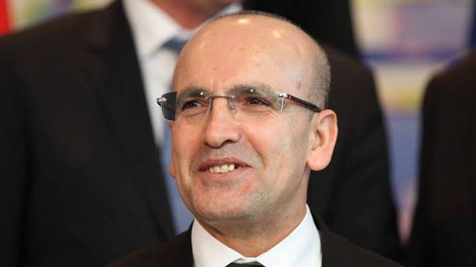 Türkiye, de asgari ücret düşük değildir diyen hazine ve ekonomi bakanı Mehmet şimsek e ne söylemek istersiniz?