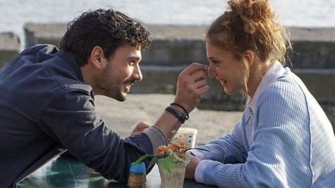 Sizce bakışmakta flört müdür?