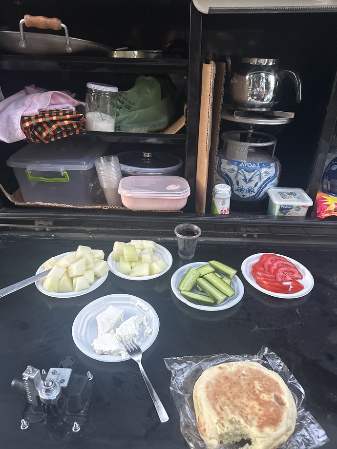 Acıkan varsa buyurun, aç mısınız?