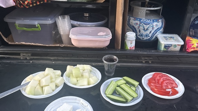 Acıkan varsa buyurun, aç mısınız?