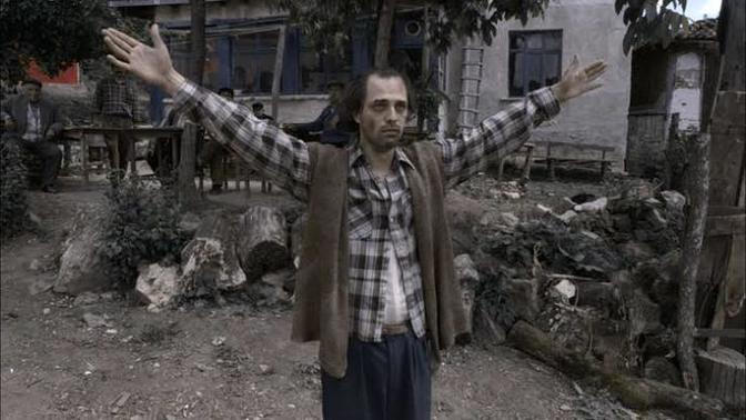 Yokluğunu var etmekte zorlandığınız biri var mı?
