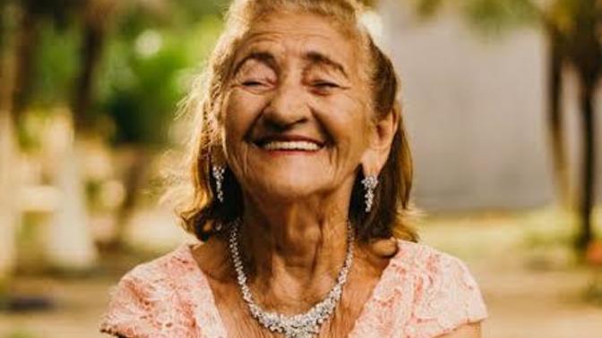 30'lu Yaşlarda Gezen Kadınların Kendini 18-20'lik Kız Gibi Görmesi Neyin Alameti?