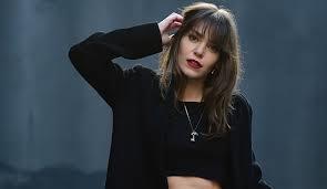 Afra Saraçoğlu mu Alina Boz mu, sence kime kakül daha çok yakışmış?