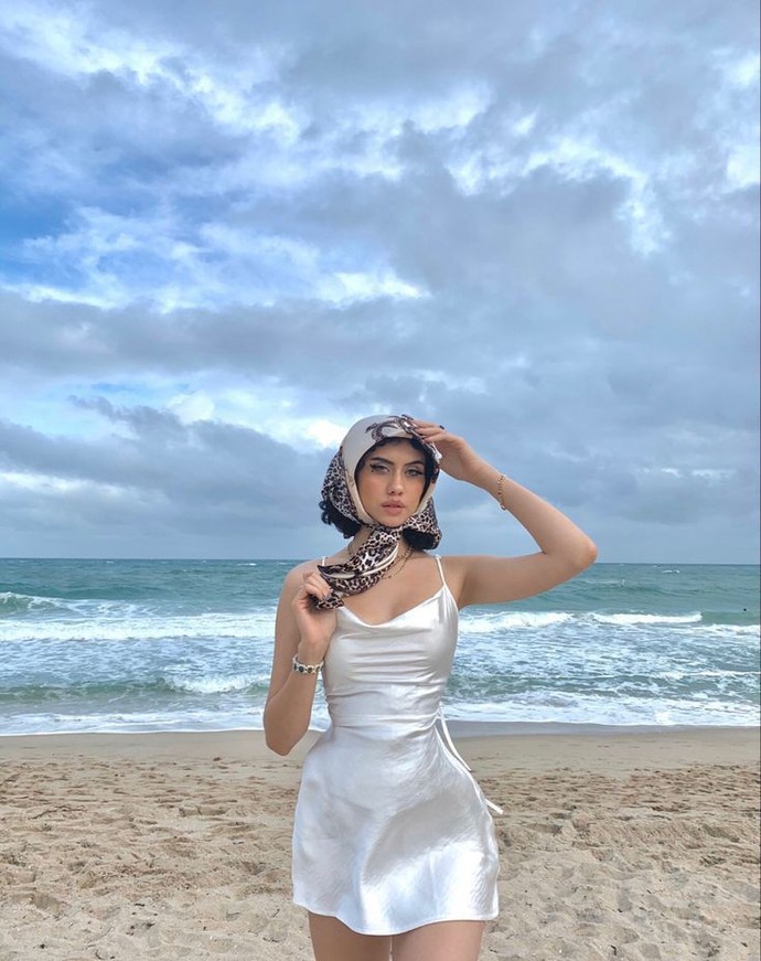 Havuz başında bi parti olacak bu elbiselerden hangisi daha iyi 💅?