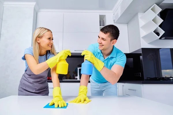 Erkekler ev işlerine dahil olmalı mıdır?