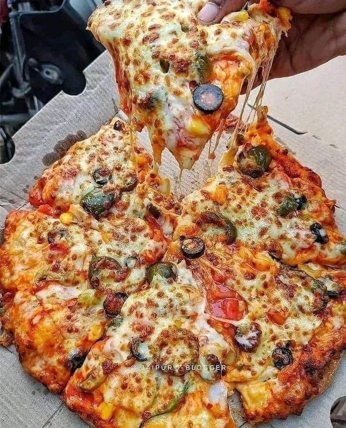 Bir seçim hakkınız var! Önünüze pizza ve hamburger gelse, hangisini yerdiniz?