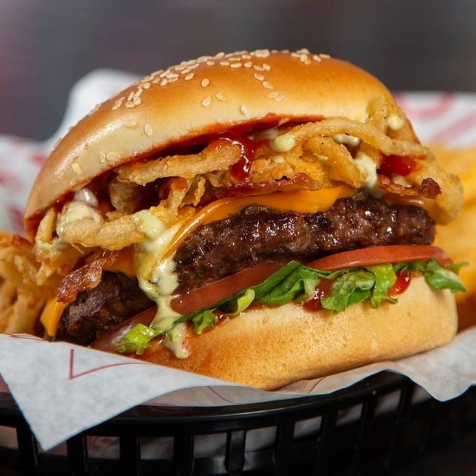 Bir seçim hakkınız var! Önünüze pizza ve hamburger gelse, hangisini yerdiniz?