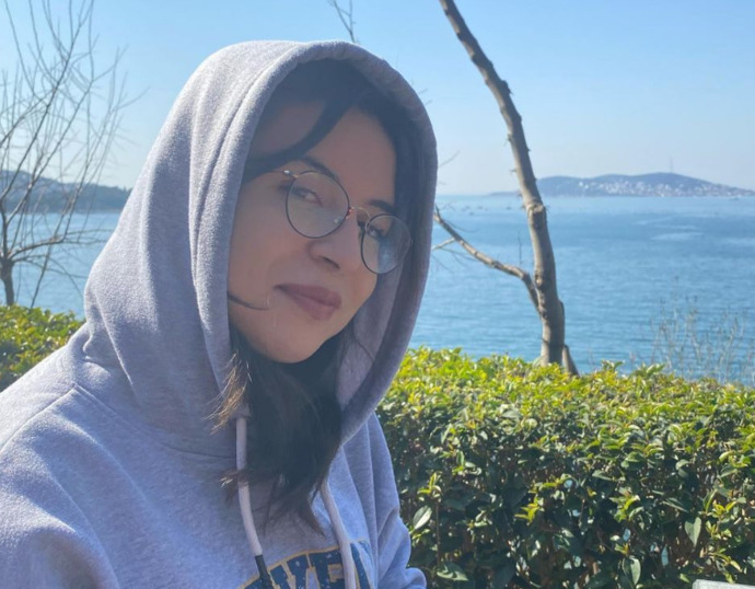 Sanaldan birisiyle konuşuyordum, buluşunca beni engelledi. O kadar çirkin miyim?