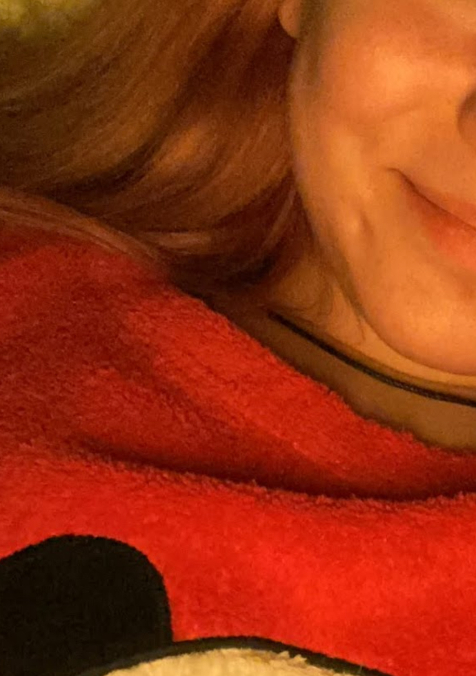 Gülünce yanaklarım böyle oluyor sevgilim diyor ki tatlıyım ama ben tatlı değil güzel olmak istiyorum: ( napabilirim?