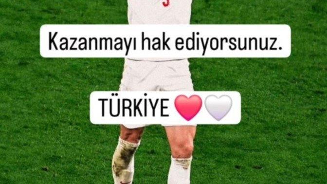 Futbolcu Merih Demiral'ın sizce yaptığı işaret yanlış mı?