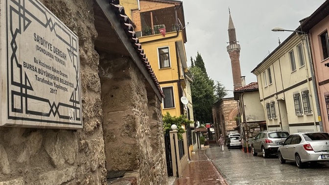 Türbe ziyaretlerinde bulunur musunu?