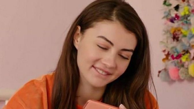 Sürekli mesaj atan sevgili bıktırıyor! Sevgilinizin size durmadan mesaj atması sinirlerinizi bozar mı?