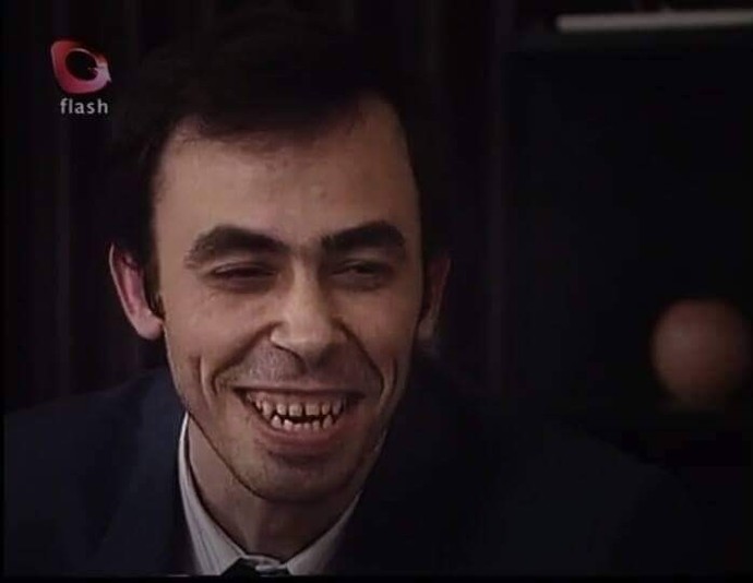 Gülüşüyle gönlünüze baharı getiren birisi var mı?