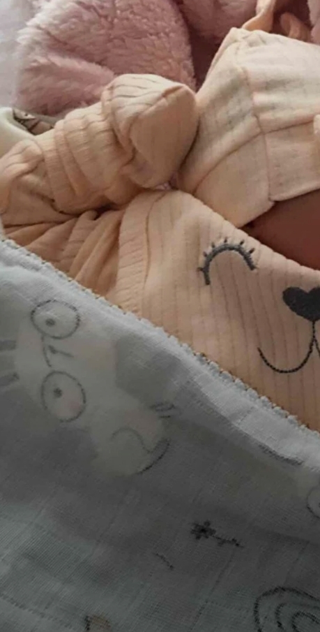 Yeni doğmuş bir bebek ne kadar uyumalı?