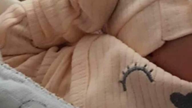 Yeni doğmuş bir bebek ne kadar uyumalı?