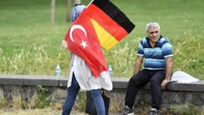 Yurtdışında yaşayan vatandaşlara vatana destek vergisi geliyor! Sizce yurtdışında yaşayan vatandaşlar vergi ödemeli mi?