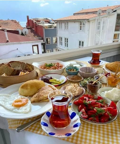 Kahvaltı sofranızda olmazsa olmazınız nedir?