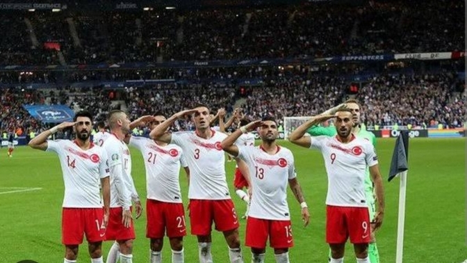 Merih demiral a 2 mac ceza verildi?