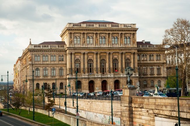Seküler bir hayatınız mı var muhafazakar mı?