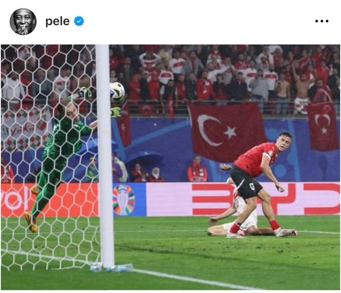 Pelenin Instagram hesabından Mert Günokun Avusturya maçındaki efsane kurtarışı paylaşıldı. #AsBayraklarıAs diyelim mi?