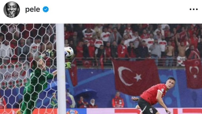 Pele'nin Instagram hesabından Mert Günok'un Avusturya maçındaki efsane kurtarışı paylaşıldı. #AsBayraklarıAs diyelim mi?
