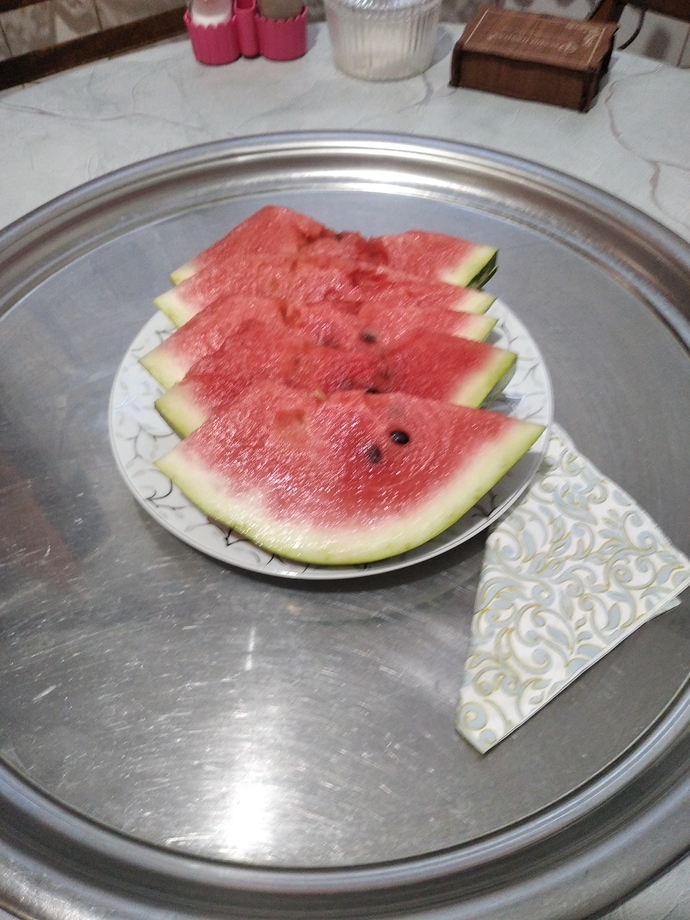 Karpuzu dilimleyerek mi yersiniz yoksa doğrayarak mı?