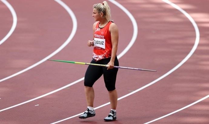 Milli atlet #EdaTuğsuz, cirit atmada Paris 2024 Olimpiyat Oyunlarına kota aldı. Sporla ilgileniyor musunuz?