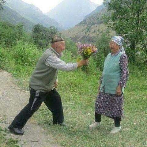 Yoldan geçen biri size çiçek uzatsa ne tepki verirsiniz?