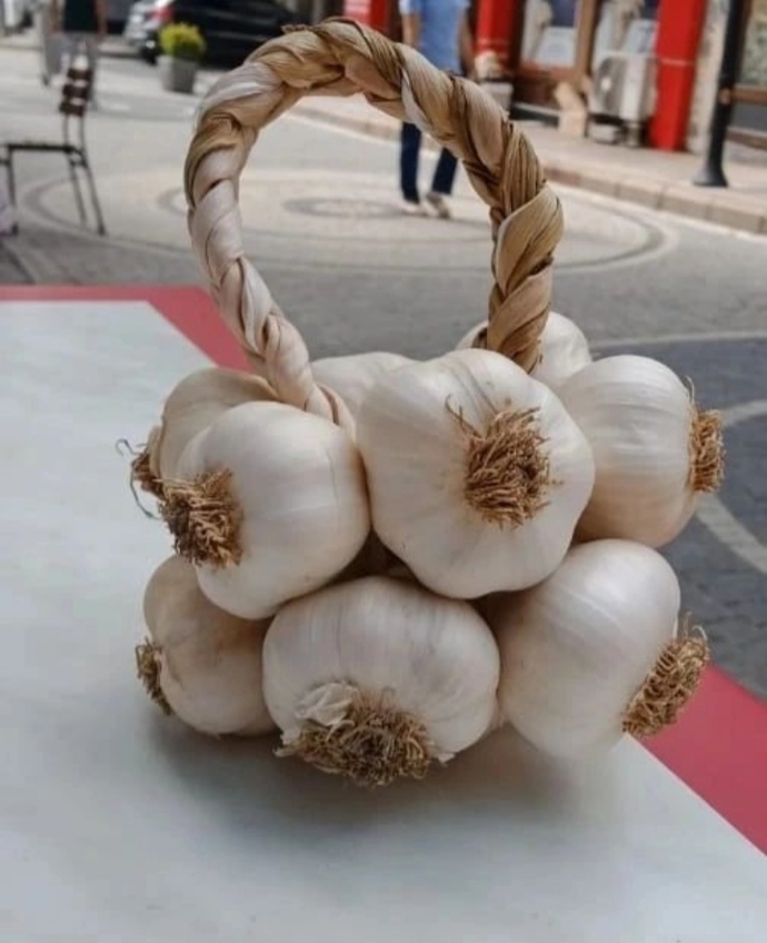 Sevdiğinize tek taş değil tek diş alın olur mu?