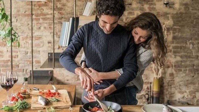 Evlenecek kişi yemek yapmasını bilmeli mi?