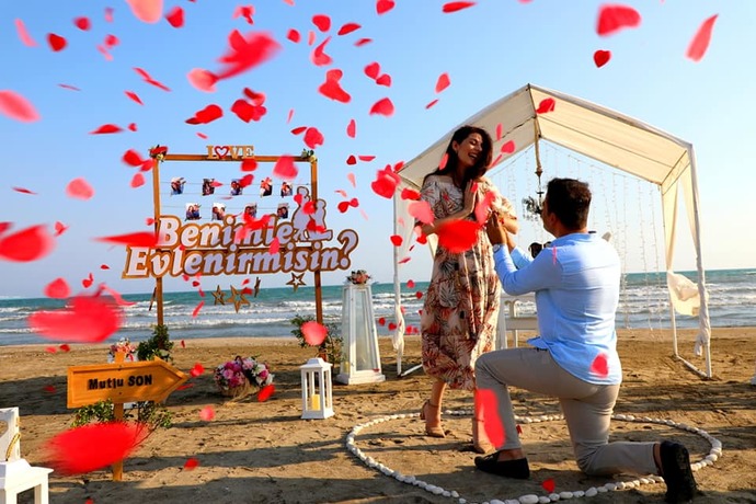Tektaş olmadan yapılan evlilik teklifi her zaman red mi yer?
