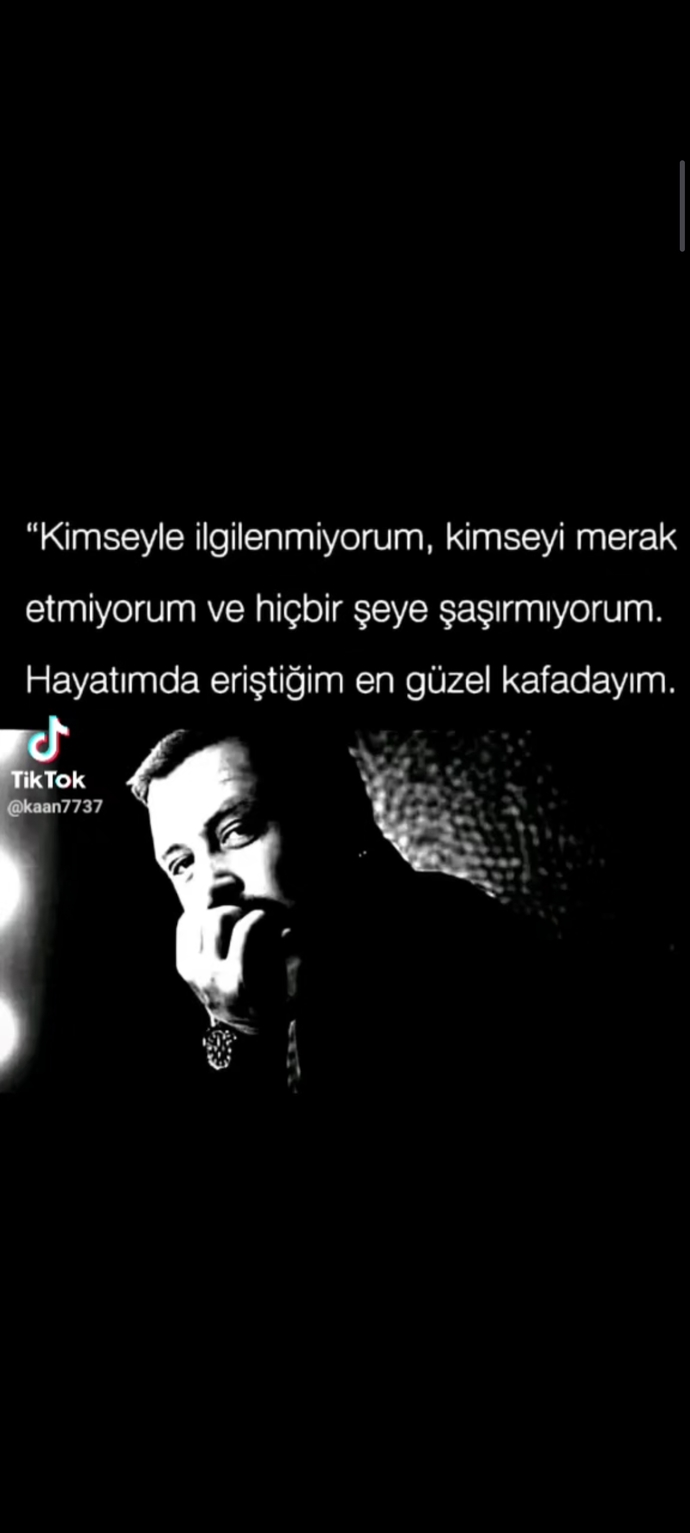 Bu adam sizce de yakışıklı değil mi?
