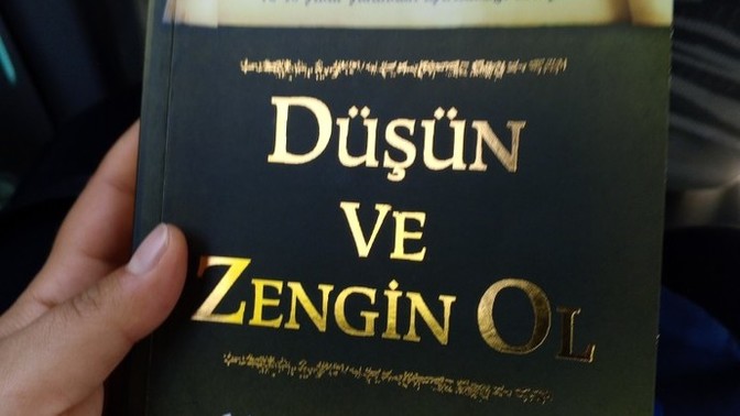 Bu kitabı bana öneren kişi sitede mi hala?