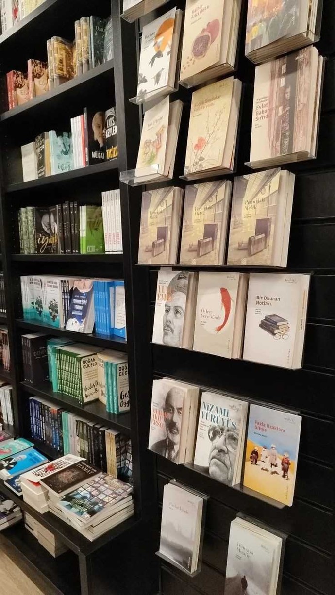 Herkesin mutlaka okuması gerek dediğiniz kitaplar hangileridir?