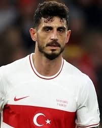 Turkiyede ünlü olmak sizce çok zor değil mi?